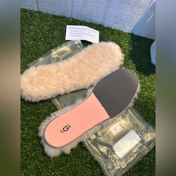 UGG Accessories - UGG Women's Sheepskin Insoles Tan WOMEN'S SHEEPSKIN INSOLES. NEW SIZE 10 NO BOX